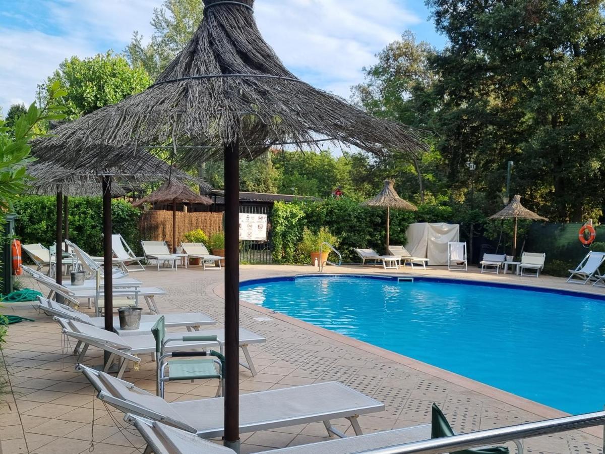 Chalet 4 Or 6 Persons Toscana Viareggio Camping Bosco Verde Italie Torre del Lago Puccini Exterior foto